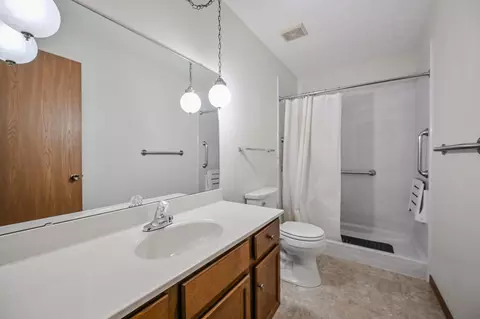 Bath - 3022 E Brixton Dr E, Springfield, OH 45503 photo 4 of 6