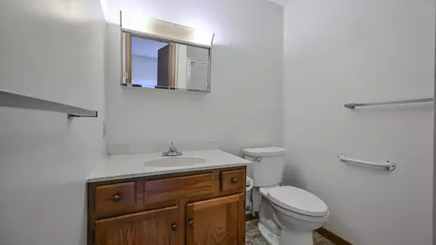 Bath - 3022 E Brixton Dr E, Springfield, OH 45503 photo 2 of 6