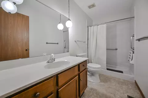 Bath - 3022 E Brixton Dr E, Springfield, OH 45503 photo 3 of 6