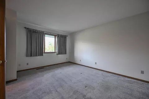 Bedroom - 3022 E Brixton Dr E, Springfield, OH 45503 photo 4 of 4