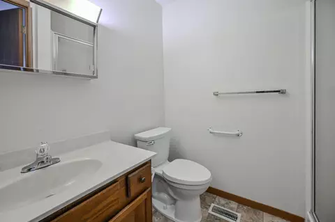 Bath - 3022 E Brixton Dr E, Springfield, OH 45503 photo 5 of 6