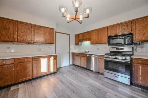Kitchen - 3022 E Brixton Dr E, Springfield, OH 45503 photo 2 of 3