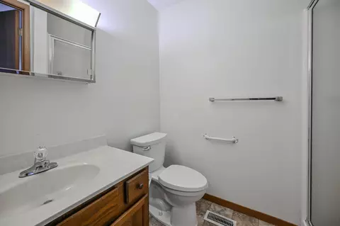Bath - 3022 E Brixton Dr E, Springfield, OH 45503 photo 6 of 6
