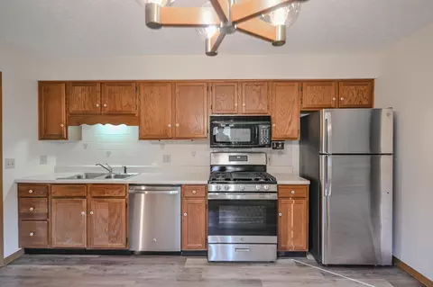 Kitchen - 3022 E Brixton Dr E, Springfield, OH 45503 photo 3 of 3
