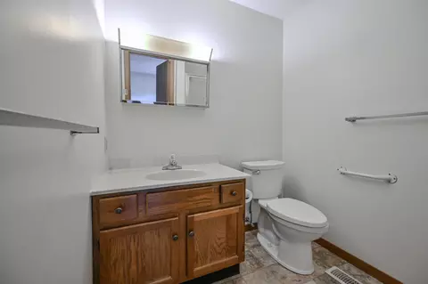 Bath - 3022 E Brixton Dr E, Springfield, OH 45503 photo 1 of 6