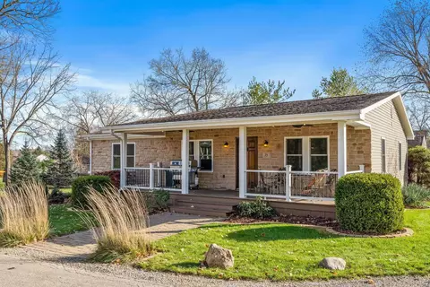 35 E Muskingum Dr, Powell, OH 43065