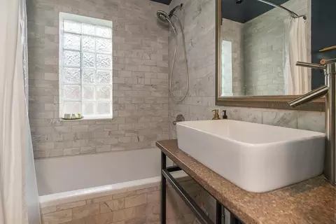 Bath - 181 E 4th Ave, Columbus, OH 43201 photo 1 of 1