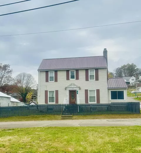 185 Adams St, Corning, OH 43730
