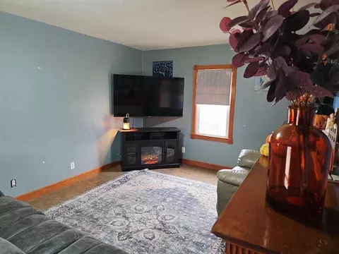 185 Adams St, Corning, OH 43730 photo 5