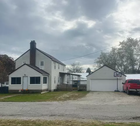 185 Adams St, Corning, OH 43730 photo 4