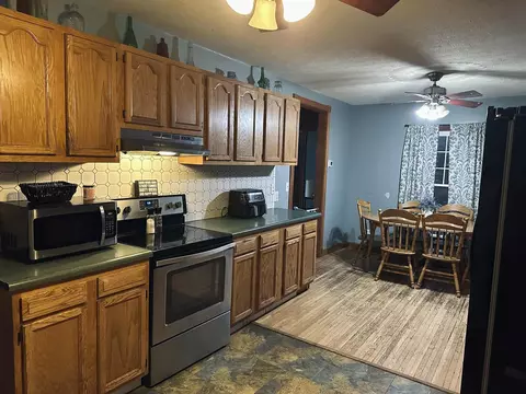 185 Adams St, Corning, OH 43730 photo 9