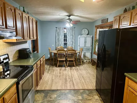 185 Adams St, Corning, OH 43730 photo 8