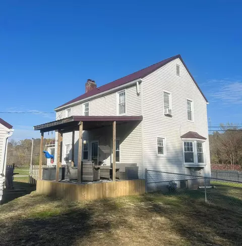 185 Adams St, Corning, OH 43730 photo 3