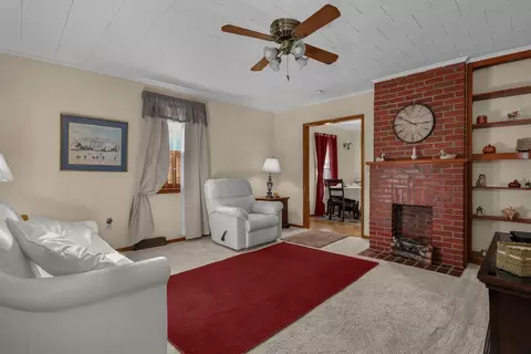 Living - 377 E Union St, Circleville, OH 43113 photo 1 of 3