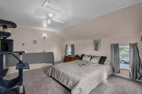 Bedroom - 377 E Union St, Circleville, OH 43113 photo 6 of 8