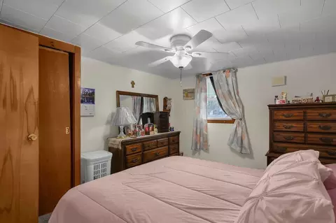Bedroom - 377 E Union St, Circleville, OH 43113 photo 3 of 8