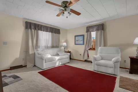 Living - 377 E Union St, Circleville, OH 43113 photo 3 of 3