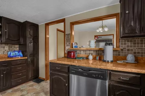 Kitchen - 377 E Union St, Circleville, OH 43113 photo 2 of 3