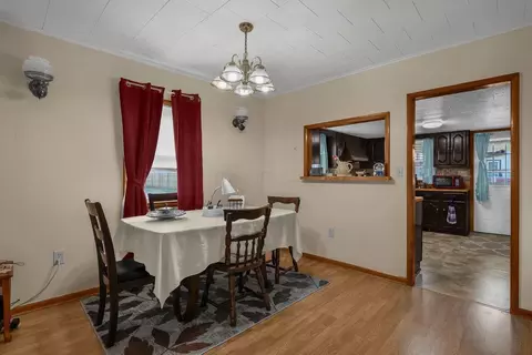 Dining - 377 E Union St, Circleville, OH 43113 photo 1 of 2