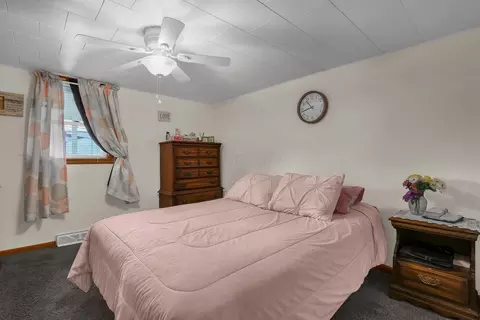 Bedroom - 377 E Union St, Circleville, OH 43113 photo 1 of 8