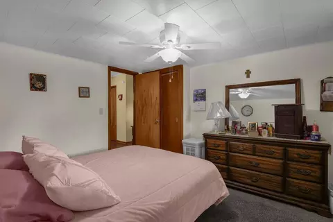 Bedroom - 377 E Union St, Circleville, OH 43113 photo 2 of 8