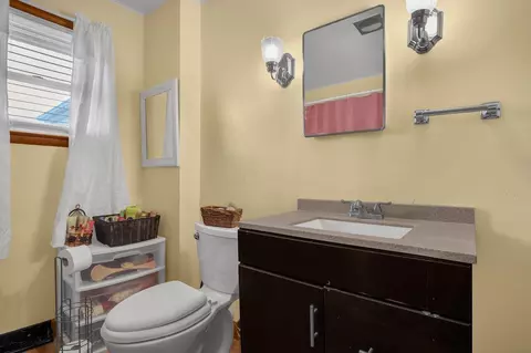 Bath - 377 E Union St, Circleville, OH 43113 photo 1 of 1