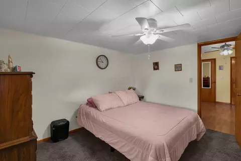 Bedroom - 377 E Union St, Circleville, OH 43113 photo 4 of 8