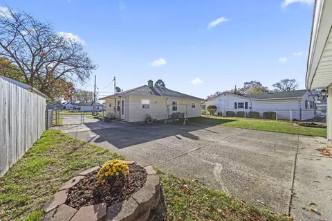 Exterior - 807 Daffodil Dr, Marion, OH 43302 photo 7 of 12