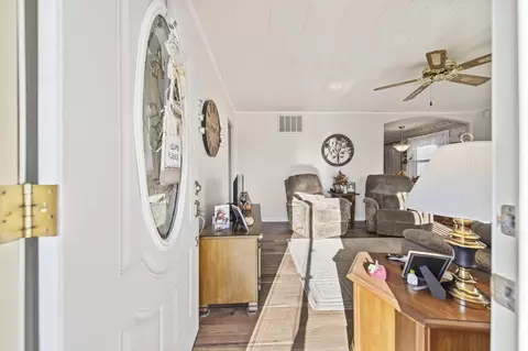 Entry Way - 807 Daffodil Dr, Marion, OH 43302 photo 1 of 2
