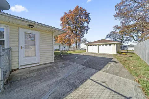 Exterior - 807 Daffodil Dr, Marion, OH 43302 photo 5 of 12