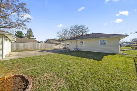 Exterior - 807 Daffodil Dr, Marion, OH 43302 photo 9 of 12
