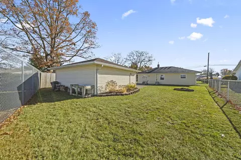 Exterior - 807 Daffodil Dr, Marion, OH 43302 photo 10 of 12