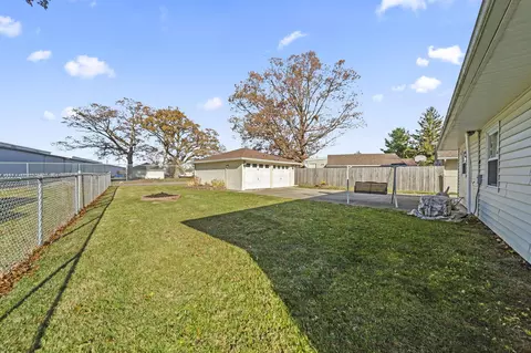 Exterior - 807 Daffodil Dr, Marion, OH 43302 photo 11 of 12