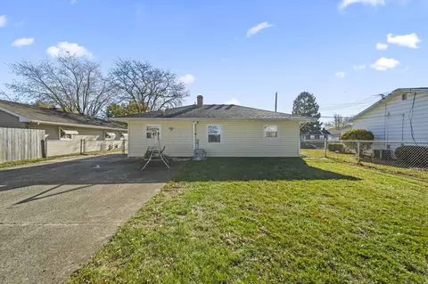 Exterior - 807 Daffodil Dr, Marion, OH 43302 photo 8 of 12