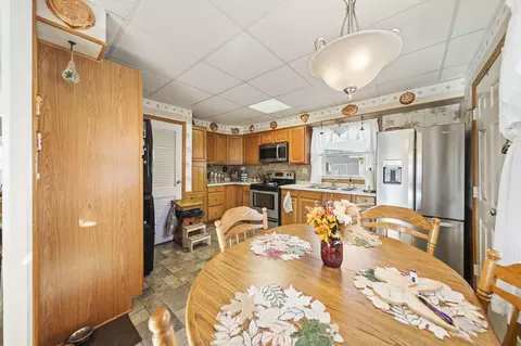 Kitchen - 807 Daffodil Dr, Marion, OH 43302 photo 4 of 5