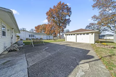 Exterior - 807 Daffodil Dr, Marion, OH 43302 photo 6 of 12