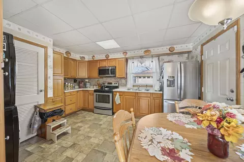 Kitchen - 807 Daffodil Dr, Marion, OH 43302 photo 2 of 5