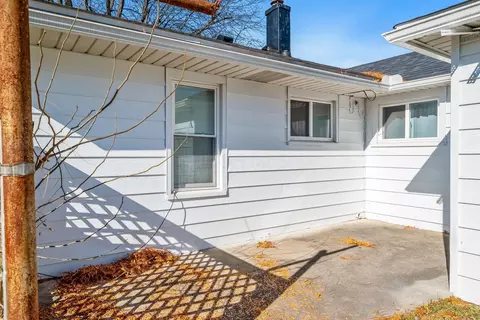 Exterior - 1315 Eckley Dr, Marion, OH 43302 photo 4 of 9