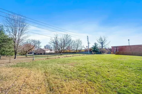 Exterior - 1315 Eckley Dr, Marion, OH 43302 photo 8 of 9