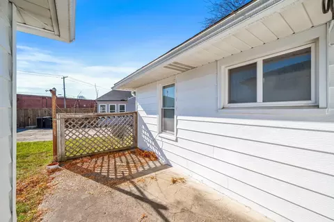 Exterior - 1315 Eckley Dr, Marion, OH 43302 photo 6 of 9