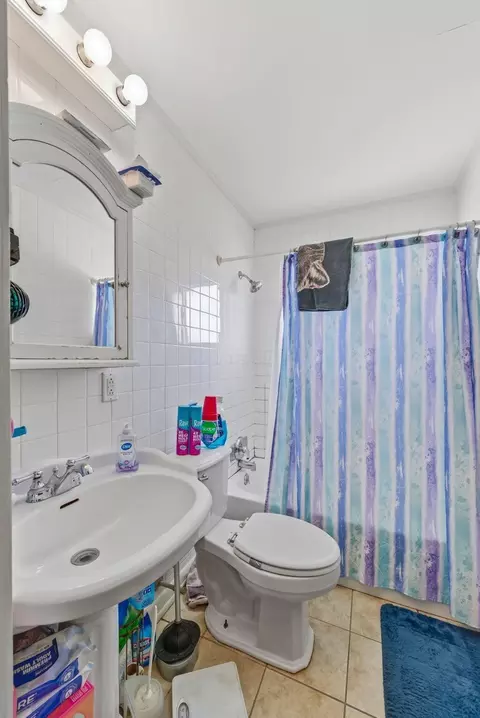 Bath - 1315 Eckley Dr, Marion, OH 43302 photo 2 of 2