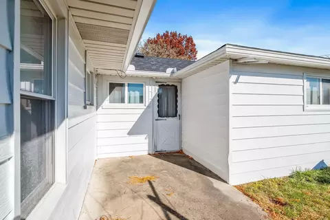 Exterior - 1315 Eckley Dr, Marion, OH 43302 photo 5 of 9