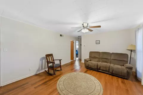 Living - 1315 Eckley Dr, Marion, OH 43302 photo 1 of 2