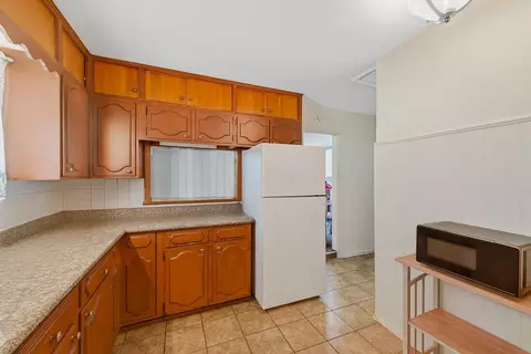 Kitchen - 1315 Eckley Dr, Marion, OH 43302 photo 2 of 2