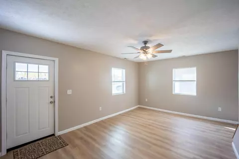 Living - 7863 Railroad St, Orient, OH 43146 photo 2 of 4