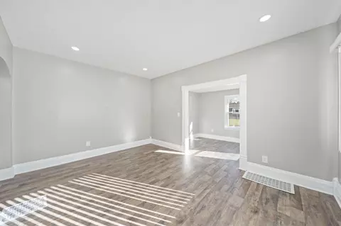 Living - 509 Summit St, Marion, OH 43302 photo 7 of 8