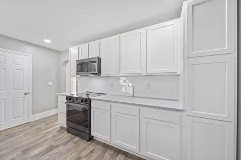 Kitchen - 509 Summit St, Marion, OH 43302 photo 2 of 2