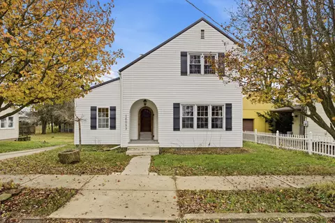 16093 Maple St, Laurelville, OH 43135