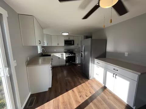 Kitchen - 11511 Lithopolis Rd NW, Lithopolis, OH 43136 photo 2 of 4
