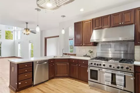 Kitchen - 8092 Summerhouse Dr E, Dublin, OH 43016 photo 1 of 4